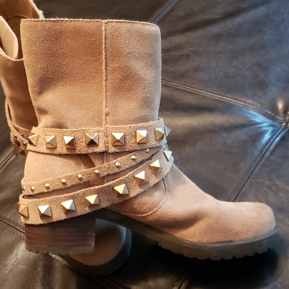 BCBGeneration leather booties. - Picture 2 of 8